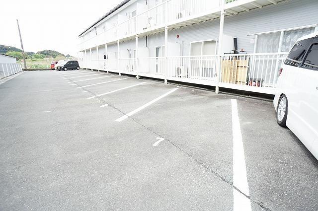 袋井市村松アパート 駐車場