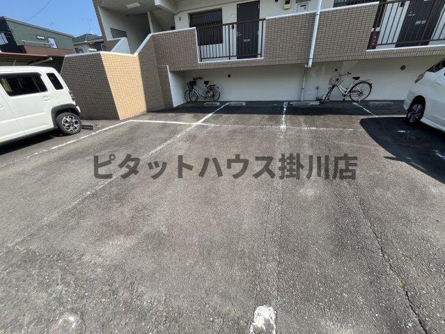 掛川市緑ケ丘アパート 駐車場