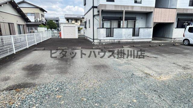 掛川市下垂木アパート 駐車場