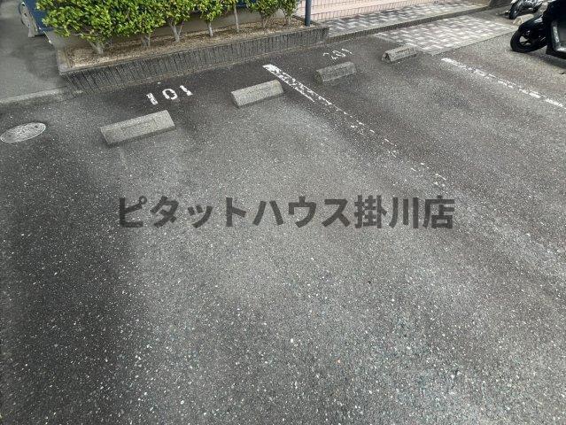 袋井市諸井アパート 駐車場