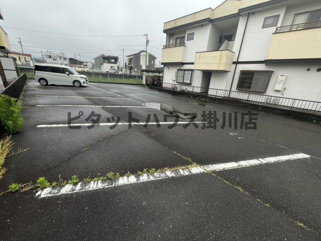 袋井市高尾アパート 駐車場