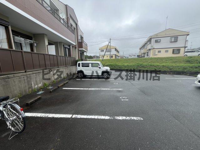 袋井市高尾アパート 駐車場