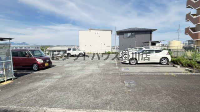 掛川市小鷹町マンション 駐車場