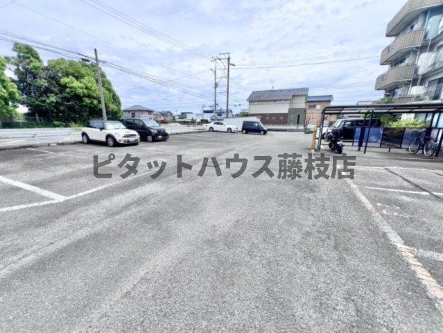 焼津市岡当目マンション 駐車場
