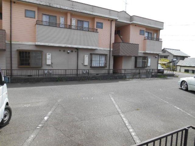袋井市高尾アパート 駐車場