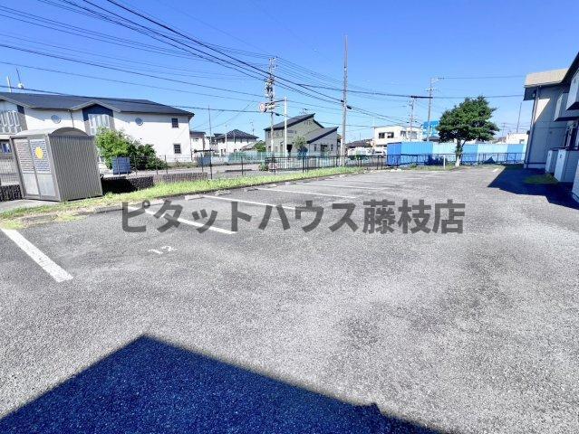 榛原郡吉田町神戸アパート 駐車場