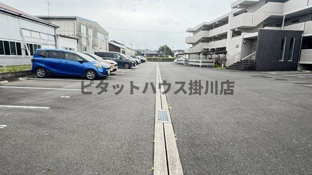 袋井市豊沢マンション 駐車場