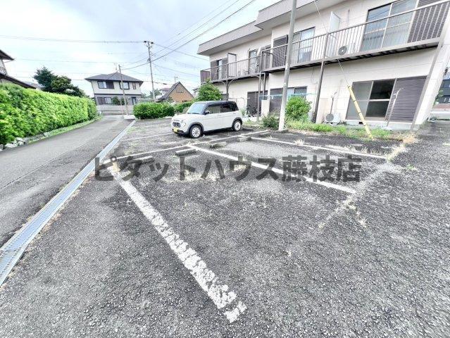 焼津市下小田アパート 駐車場