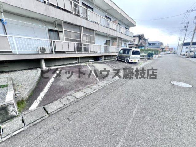 焼津市西小川アパート 駐車場
