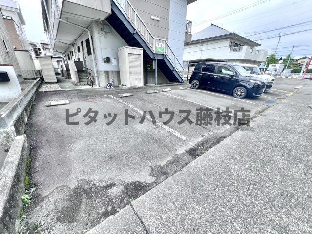 焼津市西小川アパート 駐車場