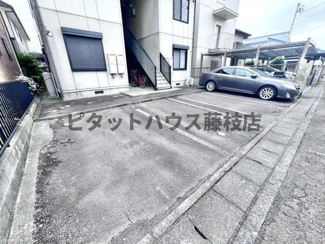 焼津市焼津アパート 駐車場