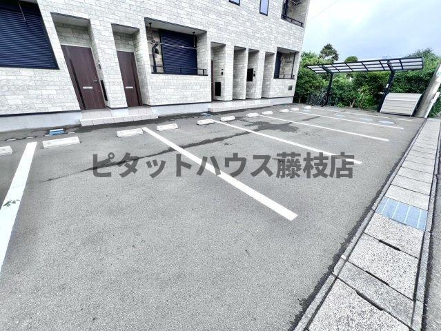 焼津市下小田上町アパート 駐車場