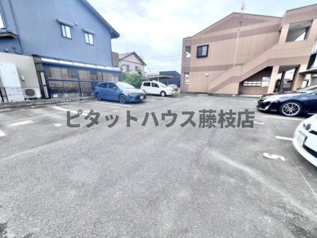 焼津市下小田中町アパート 駐車場
