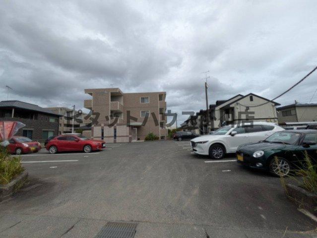 菊川市加茂マンション 駐車場