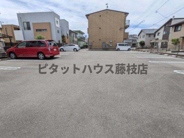 藤枝市小石川町アパート 駐車場