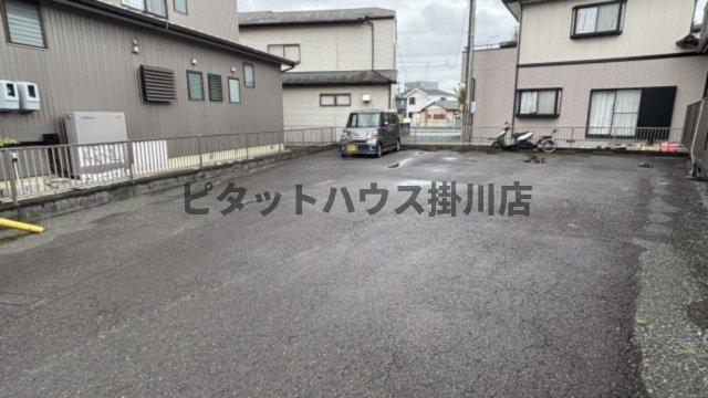 掛川市弥生町アパート 駐車場