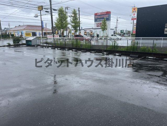 袋井市川井アパート 駐車場