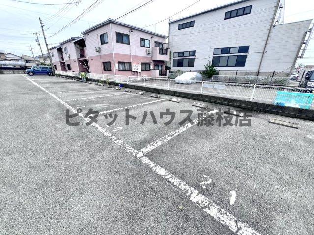焼津市三ケ名マンション 駐車場