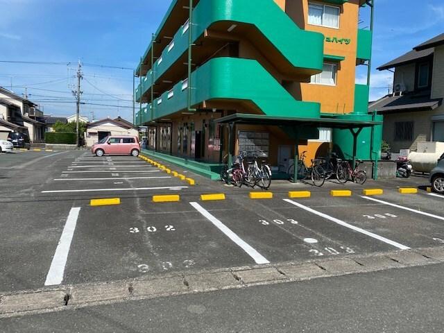 袋井市旭町マンション 駐車場