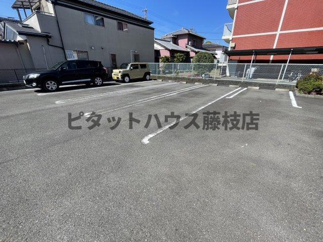 焼津市下小田アパート 駐車場