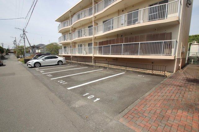 掛川市久保マンション 駐車場