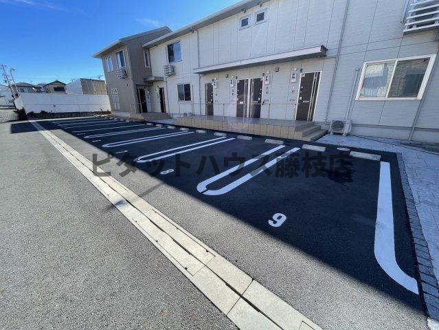 焼津市三ケ名アパート 駐車場