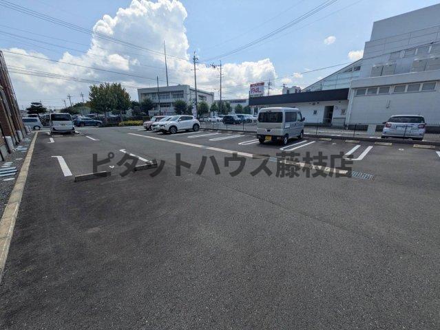 焼津市西小川アパート 駐車場