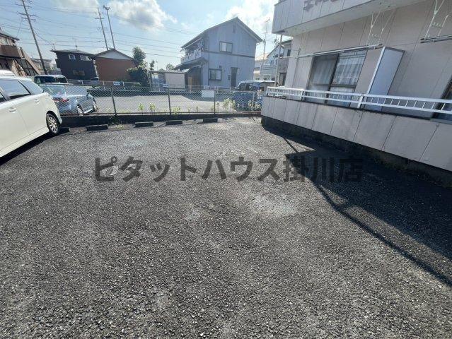 袋井市泉町アパート 駐車場