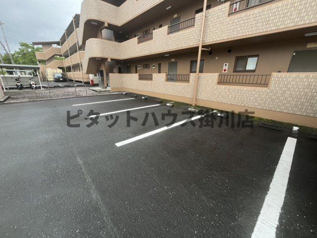 袋井市川井マンション 駐車場