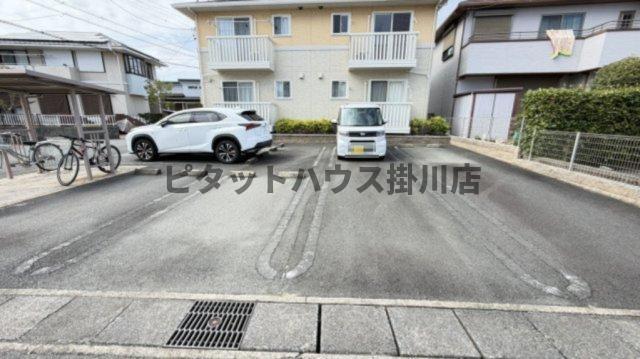 磐田市安久路アパート 駐車場