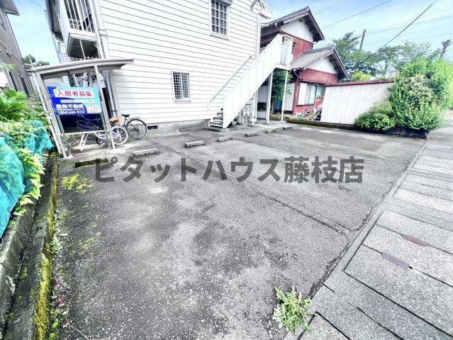 藤枝市与左衛門アパート 駐車場