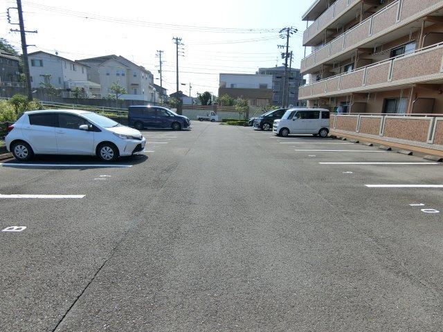 掛川市長谷アパート 駐車場