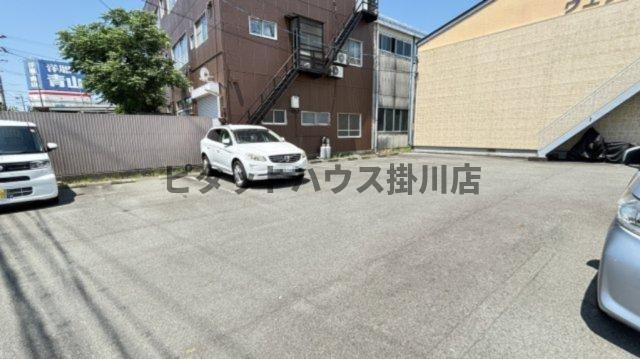 袋井市川井アパート 駐車場