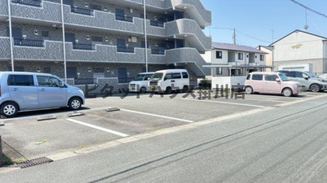 袋井市川井マンション 駐車場