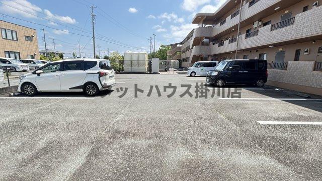 袋井市川井マンション 駐車場