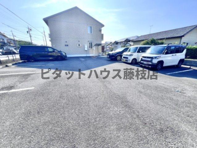 焼津市下小田アパート 駐車場