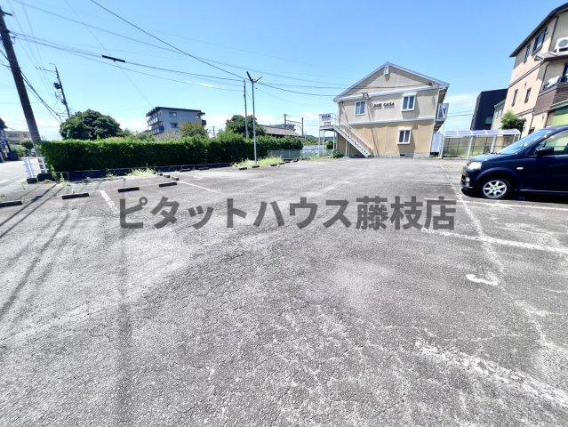 焼津市五ケ堀之内アパート 駐車場