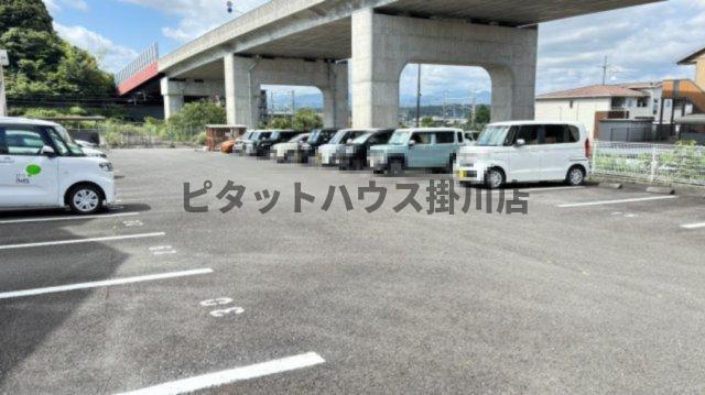 掛川市高御所アパート 駐車場