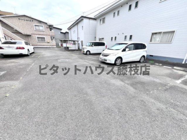 藤枝市高洲マンション 駐車場