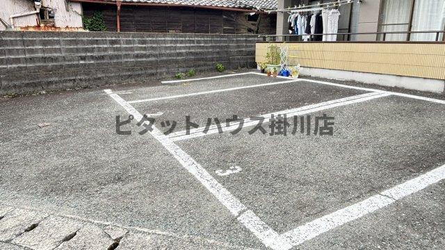 袋井市高尾アパート 駐車場