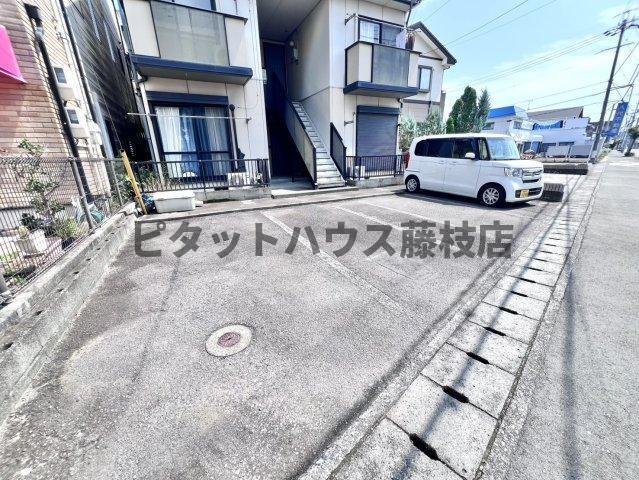 焼津市焼津アパート 駐車場