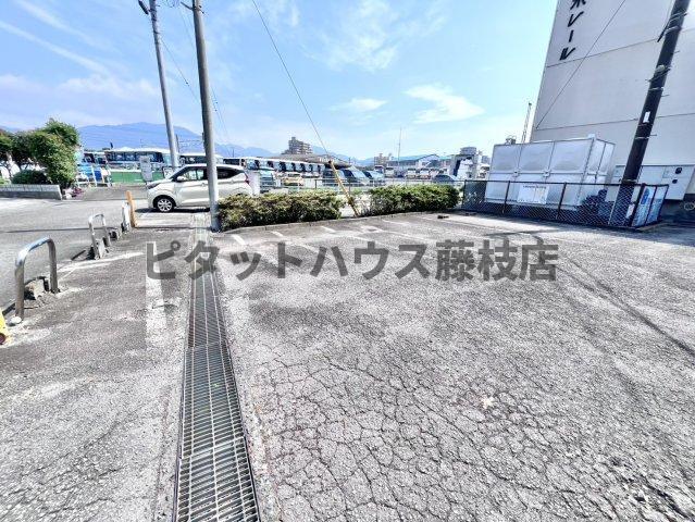 焼津市塩津マンション 駐車場