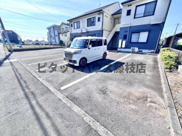 焼津市三ケ名アパート 駐車場