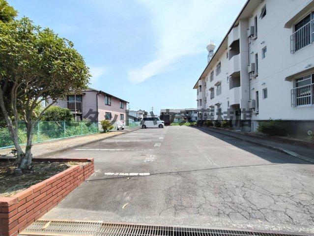 焼津市中根マンション 駐車場