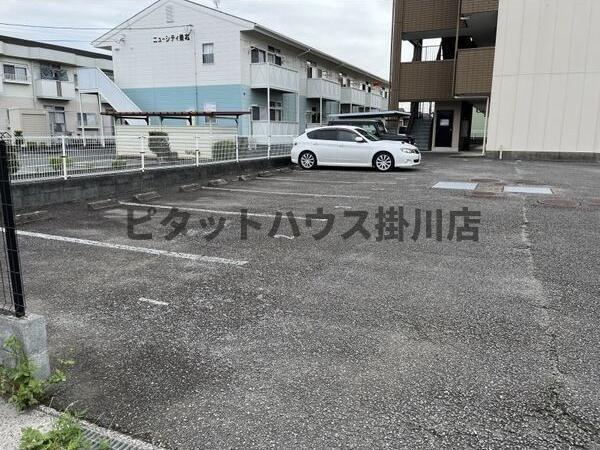 掛川市下垂木マンション 駐車場