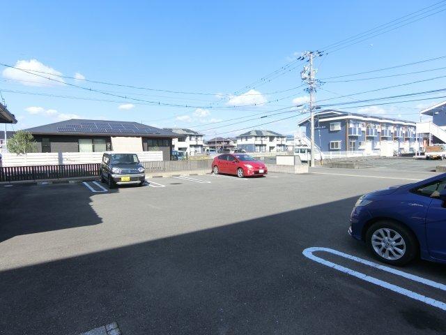 掛川市富部アパート 駐車場