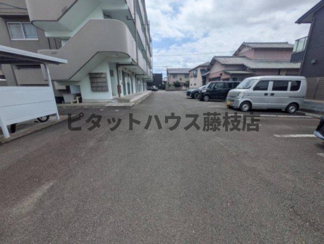 焼津市西小川マンション 駐車場