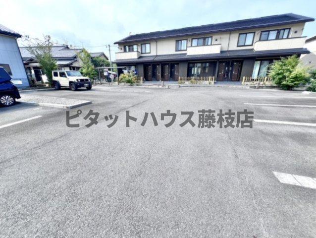 焼津市三ケ名アパート 駐車場