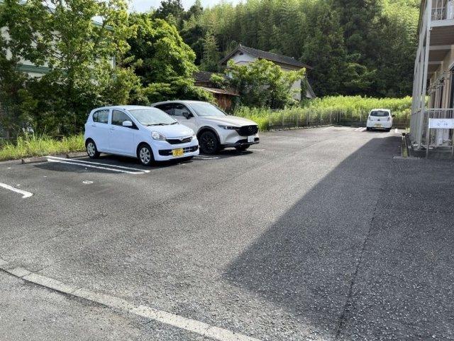 牧之原市女神アパート 駐車場
