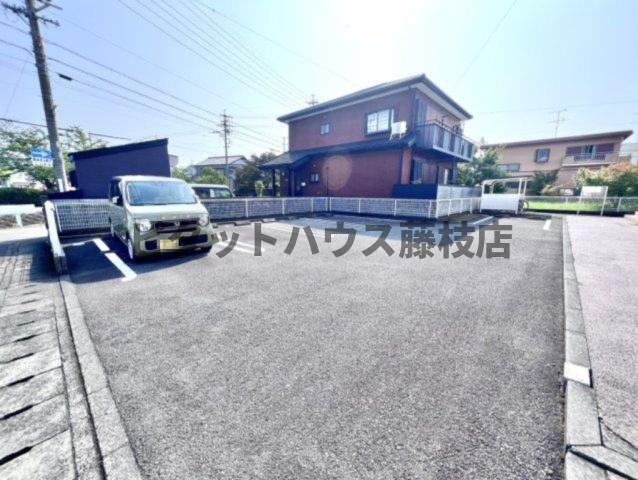 焼津市西小川アパート 駐車場